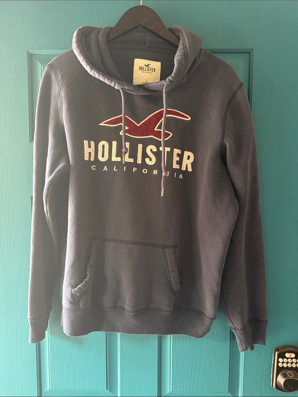 Hollister Men's Dark Navy Pullover Hoodie with Maroon Logo